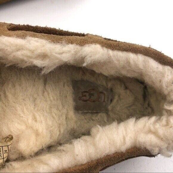 UGG Dakota Bow Moccasin Slippers 7 - Picture 8 of 12
